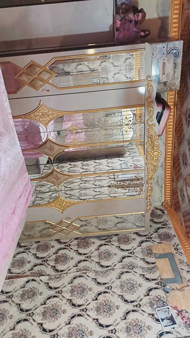 غرفه تركيه للبيع سعرها 800الف نضيفه جدأ مستعجل على بيعها حلوه رقمي ***********
