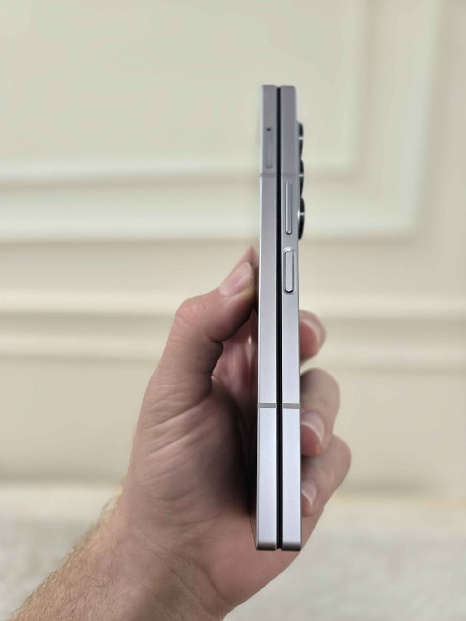 Samsung Galaxy Fold 6  256Gb
سامسۆنگ فۆڵدی شەش 256 گێگا 
 
کامل ئەشیا
ئیتاڕەکەی 100%خاوێنە و شوێنی کەوتنی پێوە نییە
تەنها ئەو تۆزە کاڵ بوونەوەی هەیە لە بەشی کردنەوەکەی، لەبەر ڕەنگەکەی دیار نییە
زەمانی شاشە و سۆفتوێری هەیە
نرخ 750$
مشتەریت تێل بکە
*********** السليمانية, العراق
