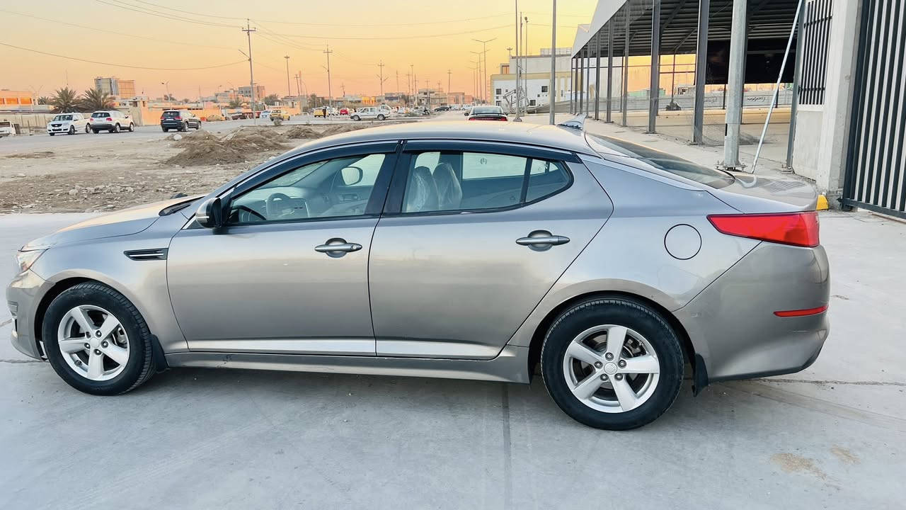 تحيه طيبه …❤️
سياره للبيع نوع كيا اوبتما 
موديل ٢٠١٥ 
رقم واسط حره باسمي شخصيا مشروع وطني سنويه وهزه ولوحات مجدده دولي 
.
وارد امريكي حادثها خفيف فقط جاملغ وامامي وشويه من باب السايق لغود شواصي تكم كله مكفول فقط جاملغ وباب وبدون دواخل وعندي الباب الوره السايق نشخط بيدي وصبغته يعني المجموع ( ٣ قطع) فقط وتفحص سونار شيطلع غير هذني اني اتحمل تكاليف السونار 
.
مكينه ٢٤٠٠ مكفوله من التنقيص والتبخير 
كير اوتوماتيك+ عادي
شاشه + كامره 
كشنات كهربائيه 
تحكم ستيرن جهتين 
صدره كله جديد 
تايرات جديده 
السياره جديده وبالعافيه ع الياخذها 
وسعرها ١١٤  وبيها مجال بسيط 
ومكانه بالكوت مركز المدينه 
وهذا رقمي ***********
