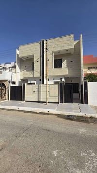دارين تؤم • ١٠٠م • قرب كنيسة تايتنك