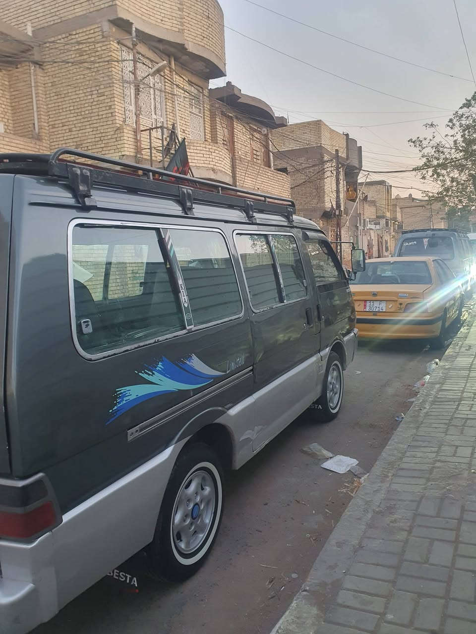 كيا بستا موديل 94 سياره جاهزه من كلشي محرك بعده عل سحك كهربائيات عامه شغاله ماسحات زركات كامله لسياره برغي نفقص ما بيهه تخم تاير جديد صدر جديد بسمي تحول او وكاله مكاني بغداد مدينه وهاذ رقمي***********
