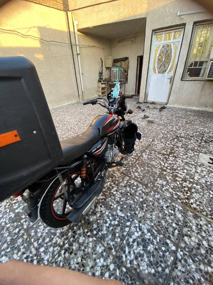 سلام عليكم شباب بوكسر موديل 2022 الدراجة كاملة كفلك تنقيص تبخير كهربأئياتهة كاملة من أيدك لشارع بس لستان تعليك طاك وجبت واحد جديد بل صندوك وراقهة ضايعة عندي كفلك سرقة وعشاير  تجي تاخذهة من باب بيتي مكاني بغداد مدينة الصدر رقم تليفون *********** سعر 850  ألف وبيهة مجال
