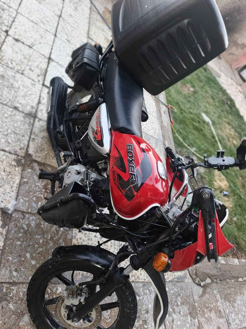 سلام عليكم
للبيع دراجه بوكسر موديل 21  أوراق اصولي كبل ترقم
 نضافه 90٪ الكهربايات كلها شغاله 
لايت زنون أبيض عالي ناصي
 لا تنقيص ولا تبخير دراجه خير من الله
 عنواني مدينه الصدر سعر 1300 
رقم ***********
