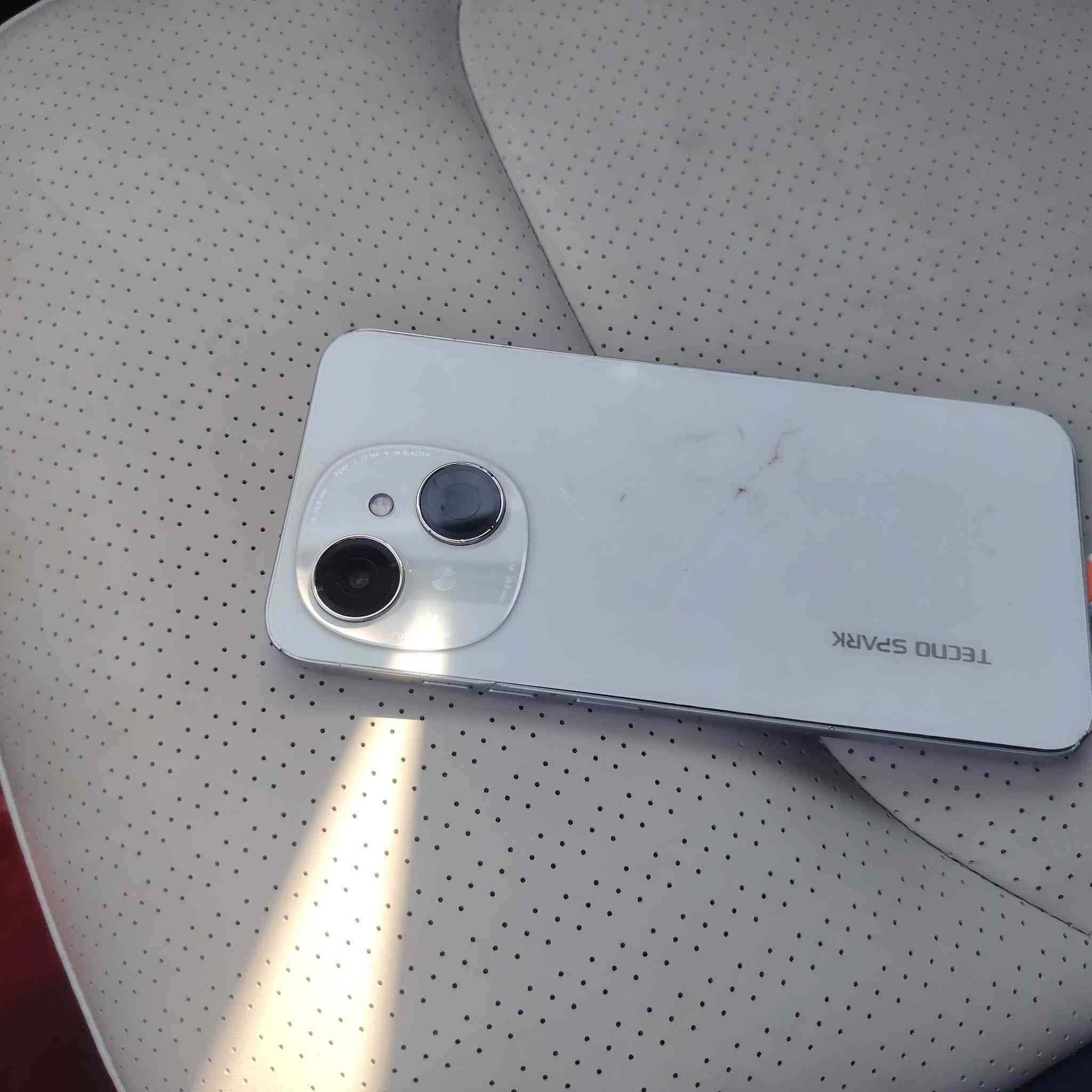 السلام عليكم tecno مستعمل للبيع بي فقط فطر بشاشه شغال ووماثره سعره 60
مكاني الاسكان
***********
