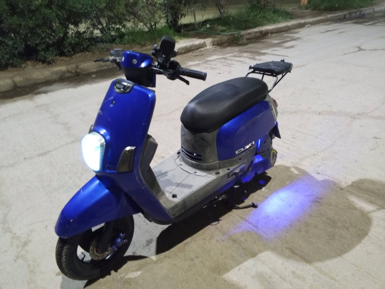 سلام عليكم
بلا زحمه لحد يكسر بحلال العالم
 اخوان دراجه بوليس نوزل شاشه صغيره 2008 مال حاويه استعمال قليل مكينه 49 بلادي ممفتح برغي منه تقفل 85 عليه يدات بريك رياضي ولايت زنون ع ايدي دراجه رايده ب900 و بيه مجال اني خادم بيه نقصين بس شاشه مكسوره بلازمته و كعكعه مال صالنصه غير ذني ما تسويه متواجد خاص


**إذا كنت صاحب هذا الإعلان وتريد حذفه لأي سبب، رجاءا أرسل رسالة إلى الدعم الفني**