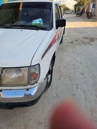 بيك اب نيسان • ٢٠٠١ • بدون ارقام