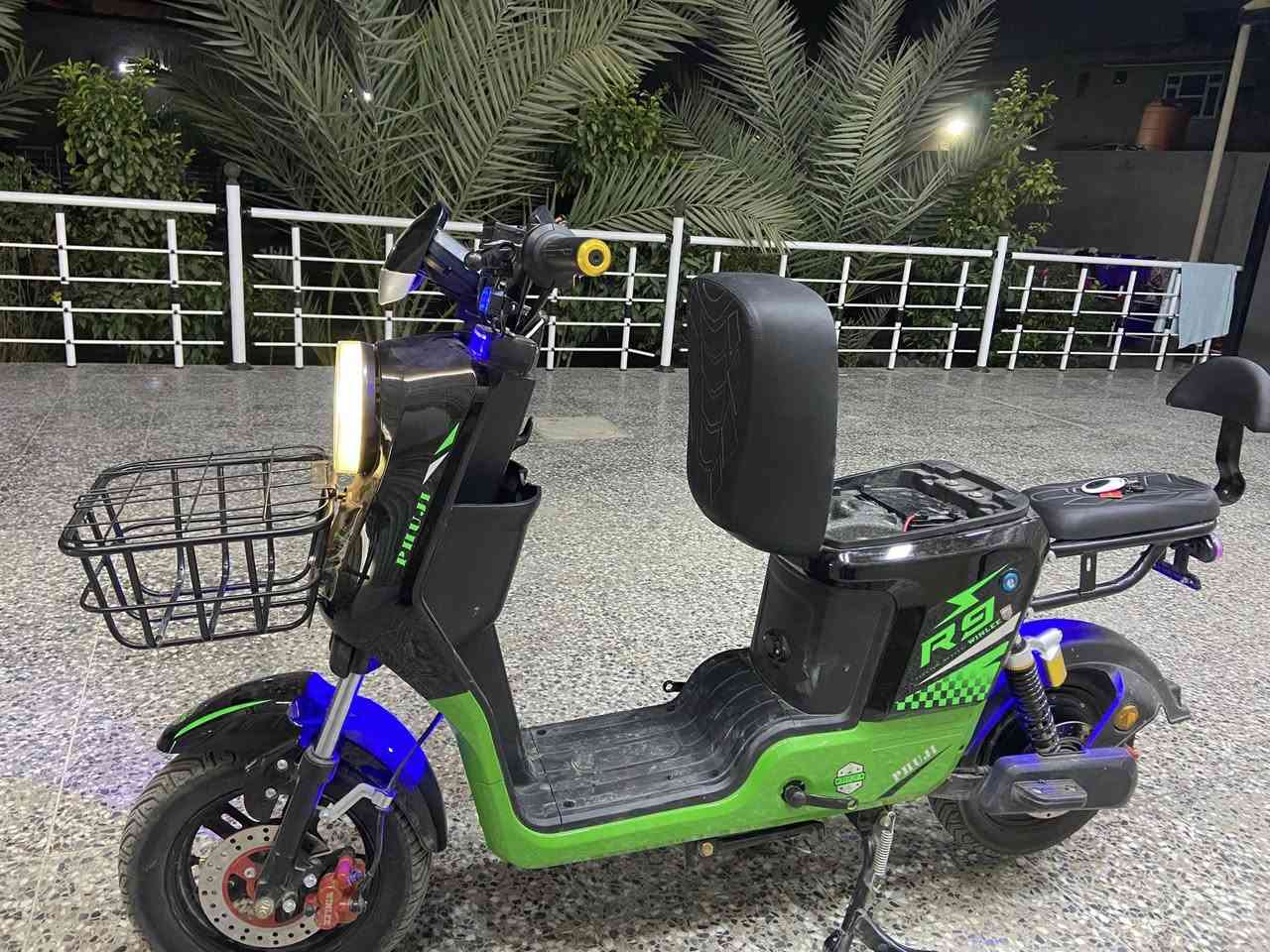 السلام عليكم دراجه شحن R9 جديده موديل 26اخت زيرو بطاريات 5زغار لصلايات  مكفوله كفاله عامه سعر 450 عنوان بغداد جسر ديالى القديم   . ***********
