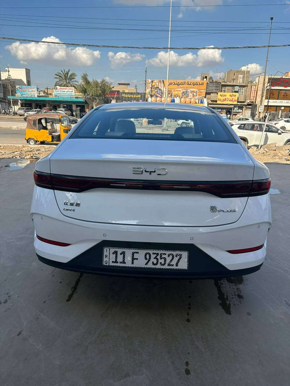 السلام عليكم للبيع BYD  كن بلاص داخل لون ابيض موديل 2025 سياره اخت الزيرو ماشيه 2000 كم سياره امرقمه وكامله غراضها بعدها مامستخدمات السعر 18200 الرقم *********** العنوان بغداد الشراي يتصل
