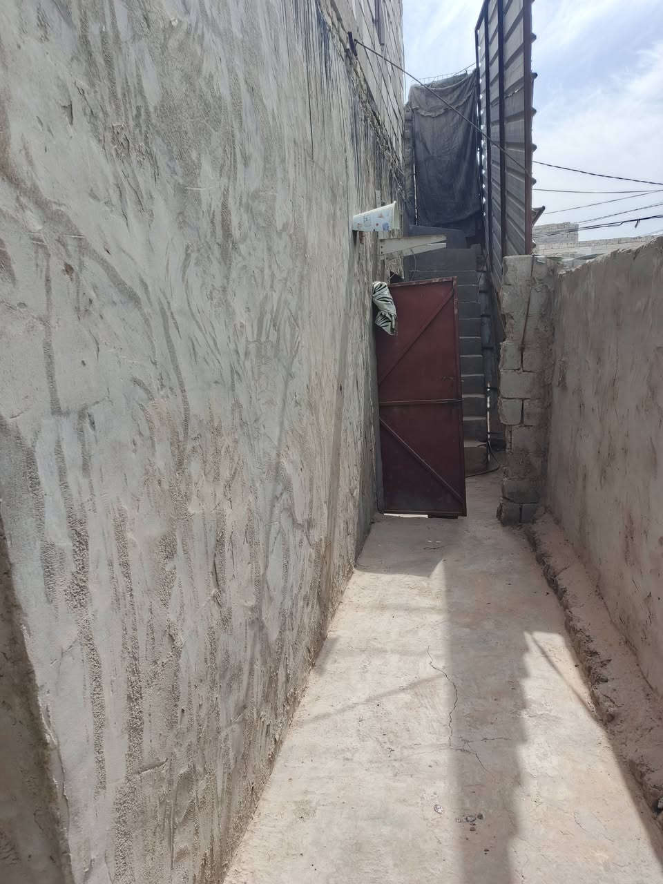 بيت مشتمل   لبيع موقع الحله ابو خستاوي بنص المنطقه قريب عله شارع ياحسين 
نت ضوئي ✅
مولد ذهبي✅
ماي 💦اساله قوي ✅
ناس واجوارين ذهب ✅
البيت طابقين الجوه غرفه واصاله وامطبخ صحيات  وطارمه صغيره البيت كامل مكمل سقوف ثانوي وابرسلين  طابق الثاني غرفه وصاله مثل ماموضح بل الصور البيت اصلاح زراعي موفوض بل تطويب والبلديه منطيه بيه قصاصه تطويب السعر 15وابيه مجال
تواصل***********
