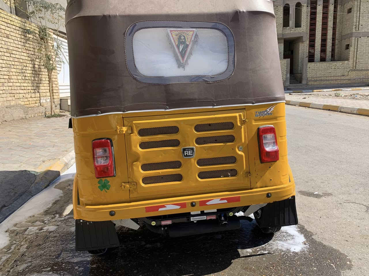 سلام عليكم تكتك مديل ١٩كفتله من الصبغ ومن المعجون ومن الضربه بيه طخه خفيفه جوه البك الايت مكينه مكفوله من عده البوسه والبستم رقم وسنويه رقمه كربلاء مشروع وطني مكان واسط نعمانيه ***********
