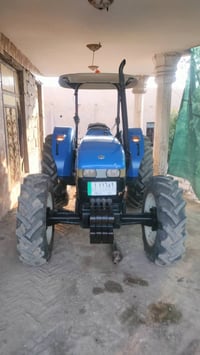 مكينة نيوهلند 80 للبيع للستفسار 07835937013