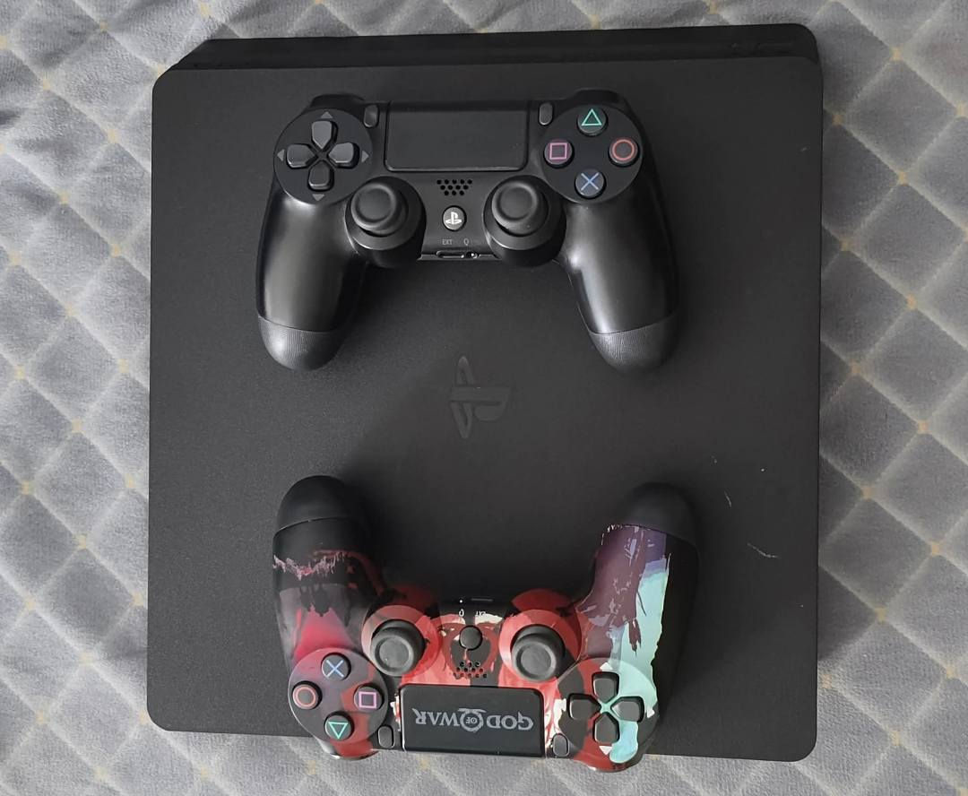 بلي ٤ سلم ٥٠٠ كيكا 
لا مفتوح ولا مصلح 
تحديث  12 أونلاين قابل للتهكير 
جوستكات عدد ٢ + قرص FIFA22 و grand 
(ملحقات كاملة)
عنوان ديالى
السعر 250 الف وبي مجال للاستفسار خاص او واتس
***********
