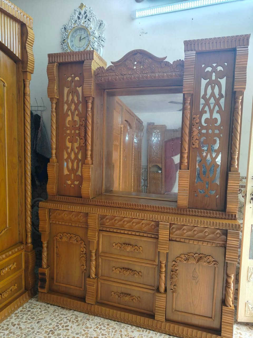 السلام عليكم غرفه اخشاب للبيع استخدام كلش قليل اخشاب جديد خشب ثقيل العنوان الموصل جانب الايمن السعر مليون 1750 بيها مجال ♥️***********♥️***********
