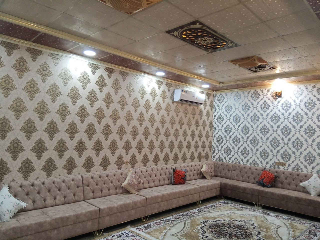 السلام عليكم ورحمة الله وبركاته للبيع دار زراعي البيت مساحته ٥٢٠ طابقين يتكون من ٤ غرف صاله ٦ في ٩ مطبخ عدد ٢ طاقه كهربائيه البيت مع الغراض مفروش ب١٥٠ مليون معه غراض بدون غراض ب١٢٥ للاستفسار على الرقم وحياكم الله *********** بيع مستعجل ***********
