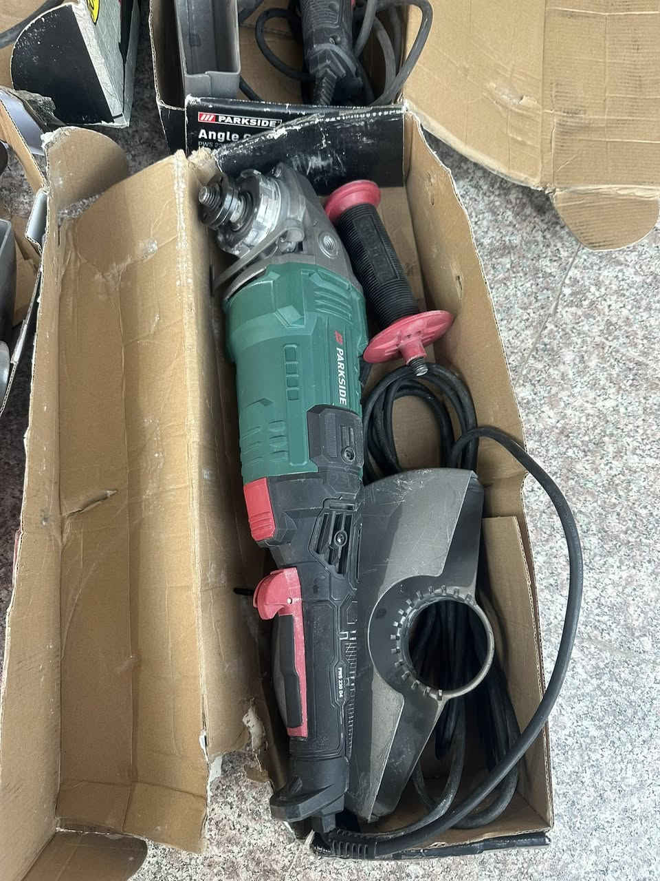 كوسرات باركسايد 230 ملم  بالة الماني
5 قطع شغالات
2 قطع طافيات
ابيع شلع 7 كوسرات ٢٠٠ الف مع التوصيل
يوجد فديو توضيح مع الصور


**إذا كنت صاحب هذا الإعلان وتريد حذفه لأي سبب، رجاءا أرسل رسالة إلى الدعم الفني**