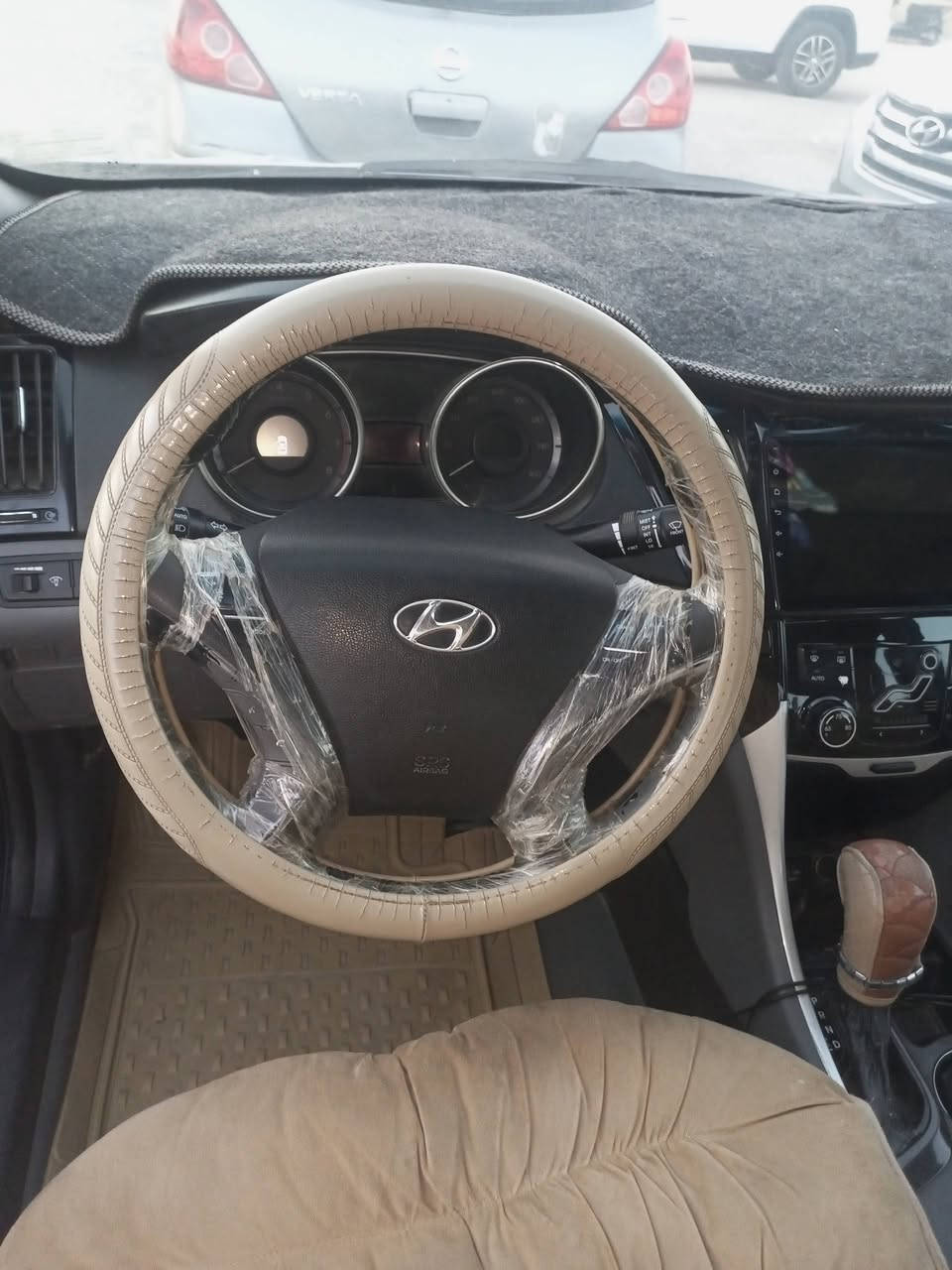 سلام عليكم
للبيع سوناتا موديل 2011
فول 1علا 1 لمتدد مكفوله 
السعر 105 وبيه مجال 
مكاني الرمادي 
هاتف ***********
