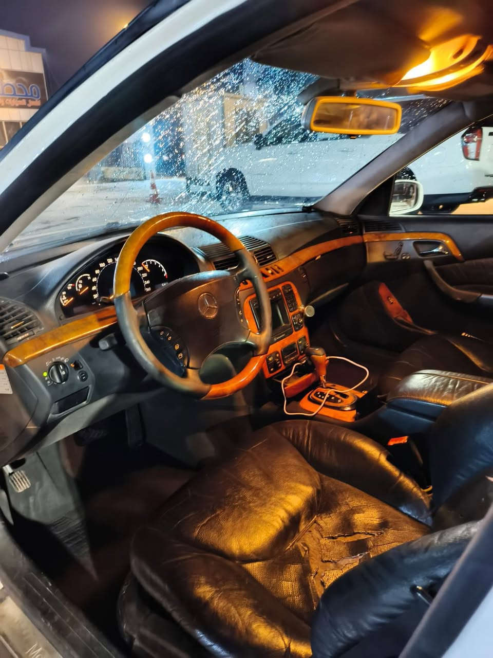 مارسدس s320 2001
بارد جاملغ امامي فقط 
راعيهه يريد تحويل 
مواصفات تدفئه كشن كشن كهربائي ابواب شفط سستم زنون برده خلفيه كهربائي تحكم ستيرن شاشه تكايات كهربائي  و ثلاجه فتحه مري شفط السياره فنر منضومه الجويلس موجوده كير و محرك كفالهV6 بلاد طخم تاير جديد منضومه تبريد جديد 
 السعر :١٠٥ بيهه مجال مكاني البصرة 

***********
