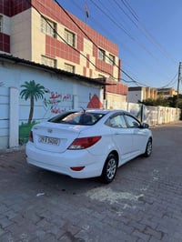 اكسنت 2015 خليجي بدون حادث بيها باب صبغ اثر شخوط يعني مو كلها مصبوغه و...