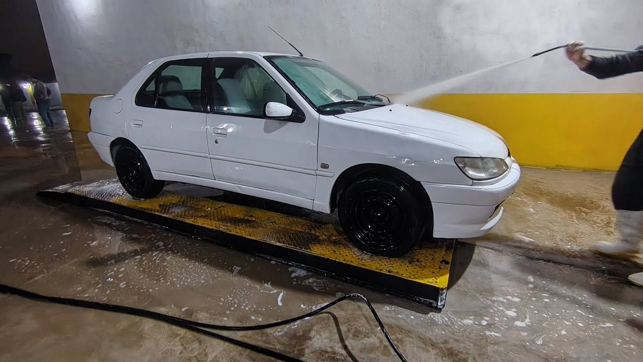 السلام عليكم 
بيجو 306 فرنسي موديل 2001
  رقم بغداد  مشروع وطني 
حرة الشرعي من اسديرة 
سنوية منتهية قبل شهرين
بيها صبغ جاملغات خلفية وقبق صندوگ. ورش بخشم البونيد
كير محرك كهربائيات تبريد تدفئة كلها شرط.. 
كل كهربائياتها بلادي و شغالة 
تواير نص عمر
نقصها.. يرادلها تعمير صدر .. 
السعر 40$ وبيها مجال
مكاني الشرقاط اسديرة وسطى
اتصال ***********
