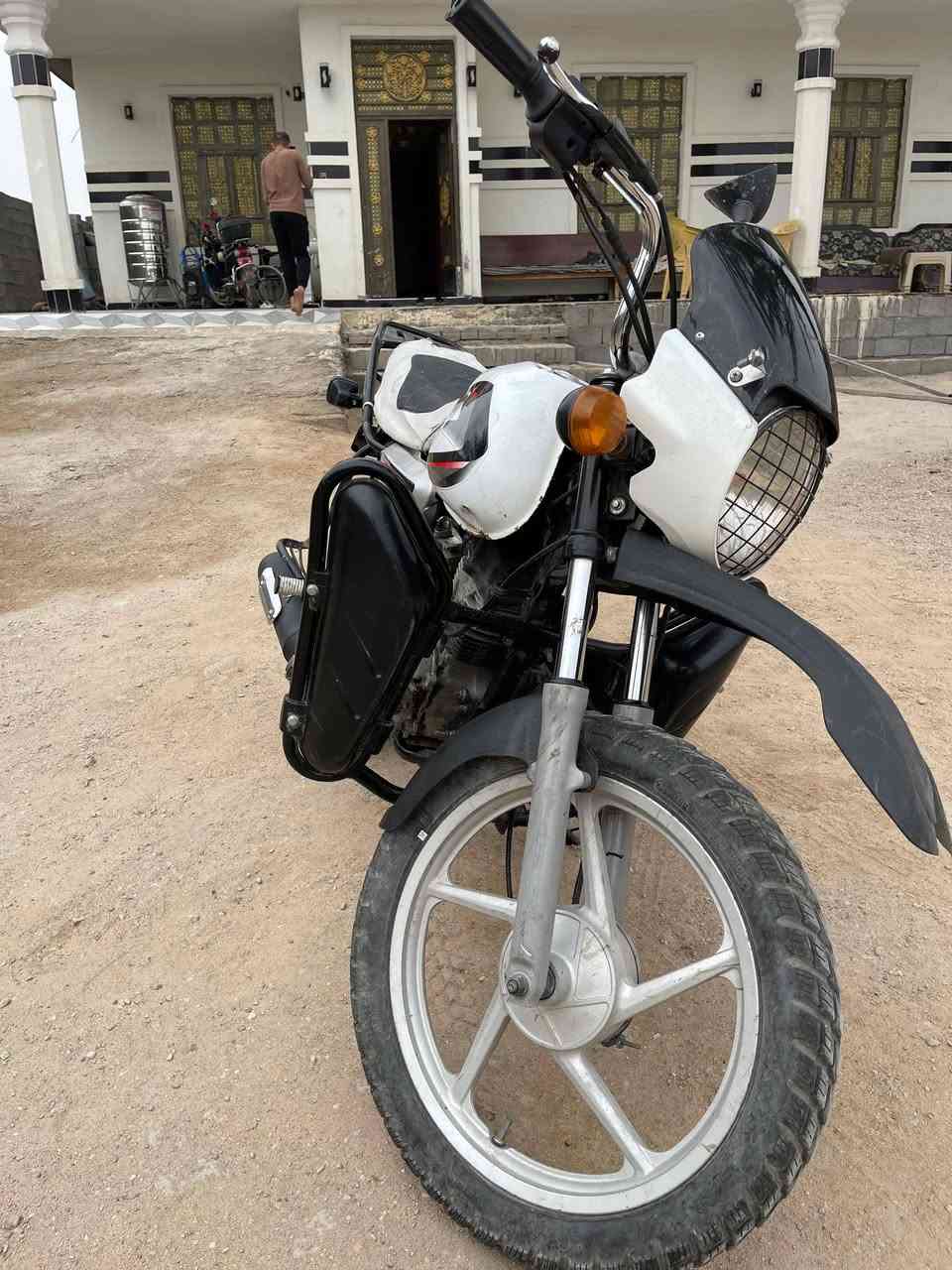 للبيع دراجة بوكسر موديل 2016
المكينة نظيفة وما بيها أي مشكلة
الدراجة استخدام خفيف وحالتها طيبة
الدراجه مرقمه بغداد التاجي 
السعر: مليون و300 او بيه مجال
المكان: الانبار فلوجه
للتواصل: *********** بي وتساب
