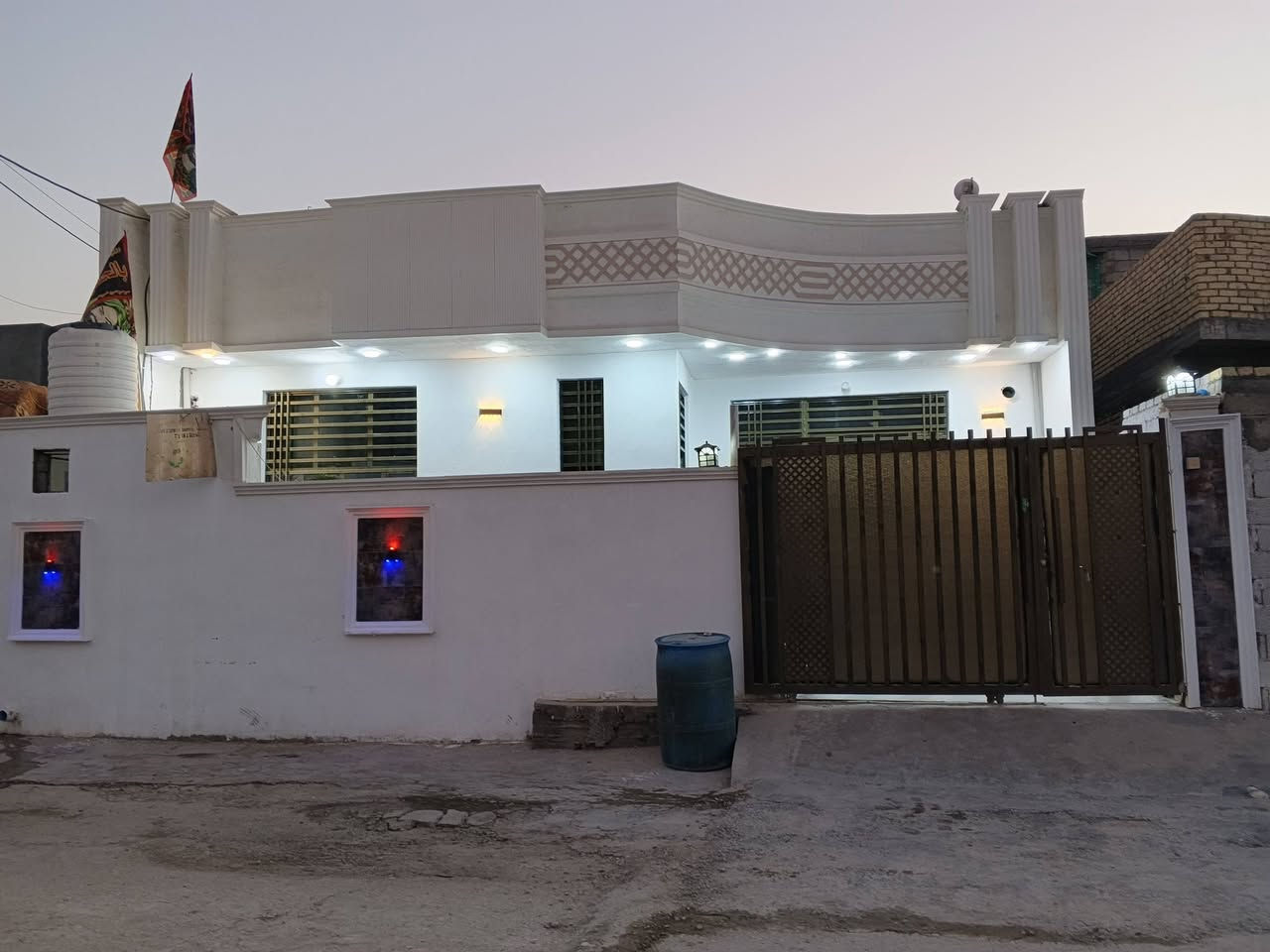 بيت للبيع الموقع حي ذويب الأول خلف قاعة لافندر السعر خاص الرقم ***********

