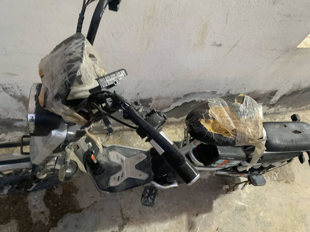 السلام عليكم باسكل شحن  بطاريات قبل 6 اشهر مبدلهن بسكل متروك فتره سعر 200 
***********
