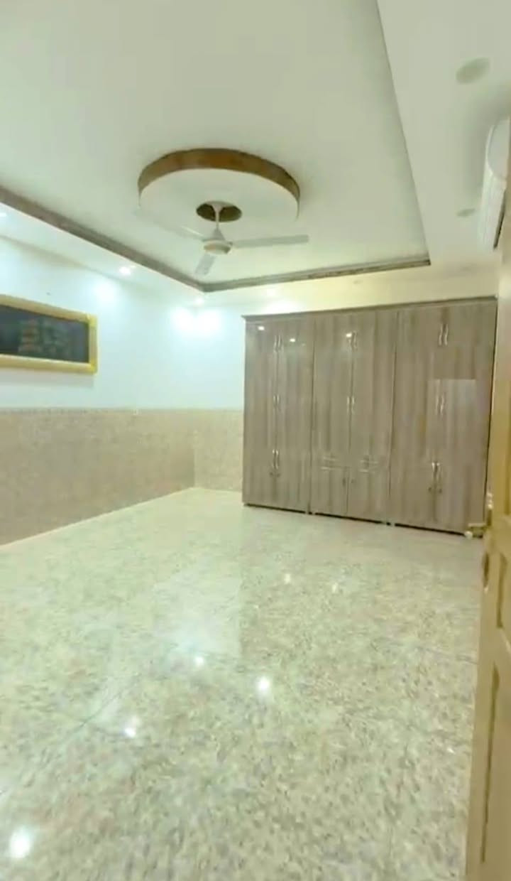 🏡بيت250متر للإيجارالدائمي🏡
للإستفسار واتساب***********
/مساحة250متر/5غرف/طابقين/
كاونتر/سباليت/مبردةمركزي/
مطبخين/كراج/بلكون/
/أربيل/المربع الذهبي/بارك32/
/مقابل لايف تاور/جانب مسجدحاج محمد/
