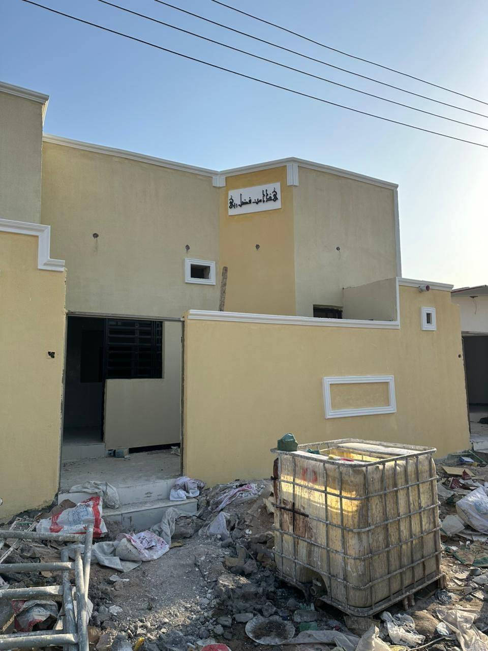 بيتين للبيع مساحه كل بيت 100 متر السعر 52 مليون وبيه مجال قليل تفاصيل البيت الواحد يحتوي على غرفتين وصاله ودوانيه ومطبخ وحمام وصحيات داخليه وخارجيه ومناور وطارمه البيبان تفصال  العنوان البصره الجزيره الثانيه الفيروزيه شارع 17 علما جنس العقار طابو ملك صرف زراعي ابسم عراقي للاستفسار تواصلو معنا عبر الواتساب ***********
