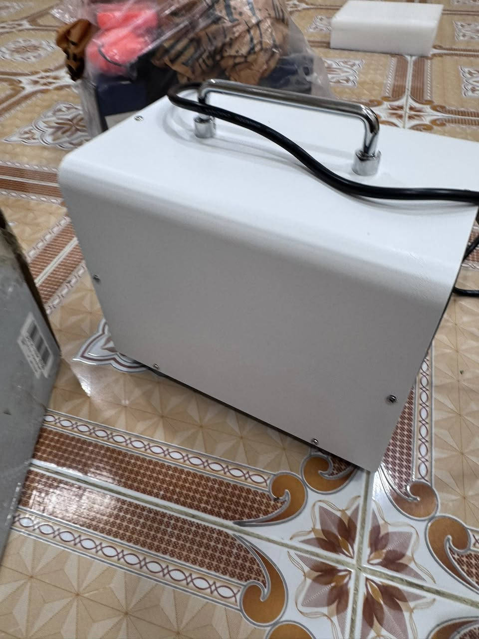 جهاز الاوزون للتعقيم
Ozone O3

Air disinfectior

 تخلص من العفونه والروائح الكريهه

يستخدم لتتقية المكان والتخلص من البكتيريا والفيروسات والعفن ورائحة السكائر وغيرها من الروائح الكريهه

 مناسب جدا للغرف والمكاتب والمطابخ

ينصح بتفريغ المكان من الكائنات الحية 

وقت تشغيل الجهاز تقريبا 30 دقيقه وحسب حجم المكان
جديد مامستعمل / سعر 25 / مكان خانقين


**إذا كنت صاحب هذا الإعلان وتريد حذفه لأي سبب، رجاءا أرسل رسالة إلى الدعم الفني**