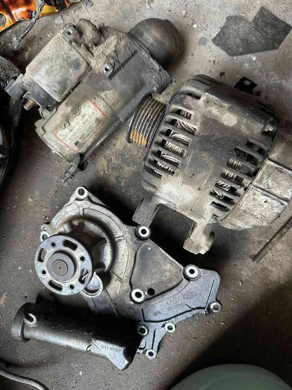 دواخل  غرفة فيركروز جاملغ بيبان صندوك فيركروز جميع كارتات فيركروز صغيرة وكبيرة يوجد صدر امامي خلفي فرم ممة جميع ادوات فيركروز اصلي وعادي ***********
