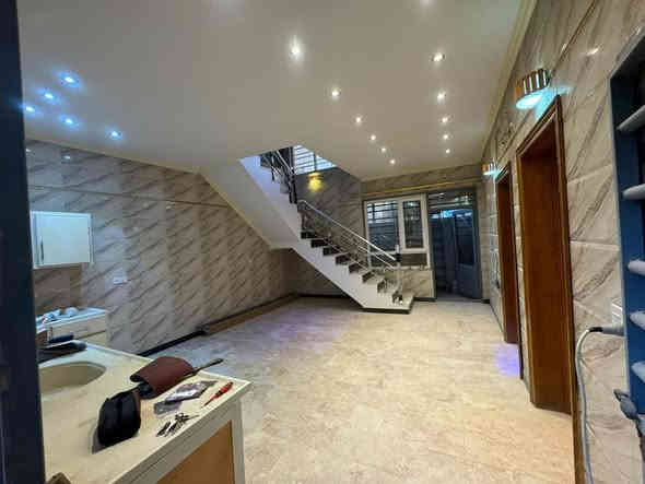 البيت للبيع 
الموقع:كربلاء مقابل فندق البارون طريق الحسينيه خلف معمل ثلج الهاشمي يبعد عن حرم ابا الفضل (ع) مسافه 7 دقائق 
المساحه: 104 م
ملاحظة: البيت طابقان الطابق الأول يحتوي على غرفه وحمامان واستقبال ومطبخ حار وبارد 
الطابق الثاني يحتوي على غرفه وصاله وحمام
السعر: 130 مليون وبي مجال
للتواصل : ***********
