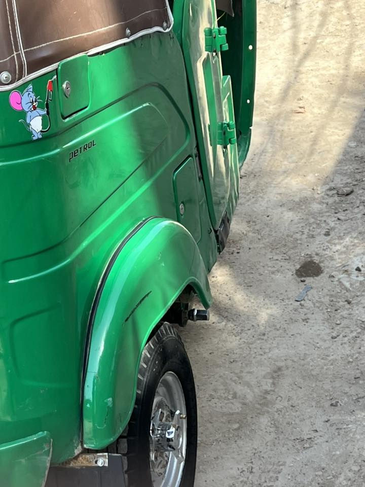 سلام عليكم تكتك للبيع موديل 22 شهر 12 تكتك خير من الله ضربتهه فقط لغد وذربه خفيفه موضحه بل صوره رقم بابل المكان سكنتريه الرقم ***********
