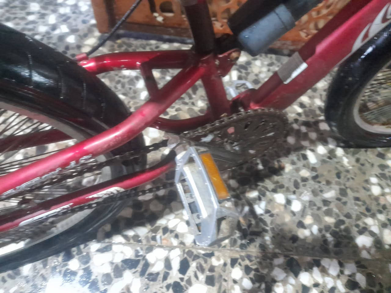 سلام عليكم عندي بايسكل ياباني لبيع ٦٥ قفل مكاني بغداد حي مهندسين اتصال ع رقم *********** بي واتساب
