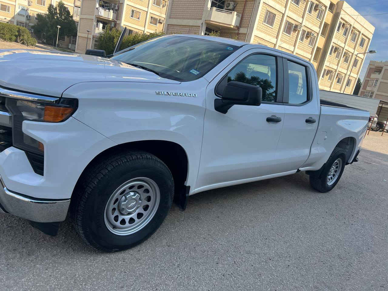 سلفرادو كوستوم 2023 جديده
مكينه 5300 المرغوب 
ماشيه 46 
السياره مكفوله من الشخط ع وضع الشركه 
حادثها خفيف جدآ دعاميه وربع البنيد بدون دواخل بدون ايرباك 
السعر 280 
بسمي السياره رقم بغداد تحويل ثاني يوم 
مكانها بابل / ***********
