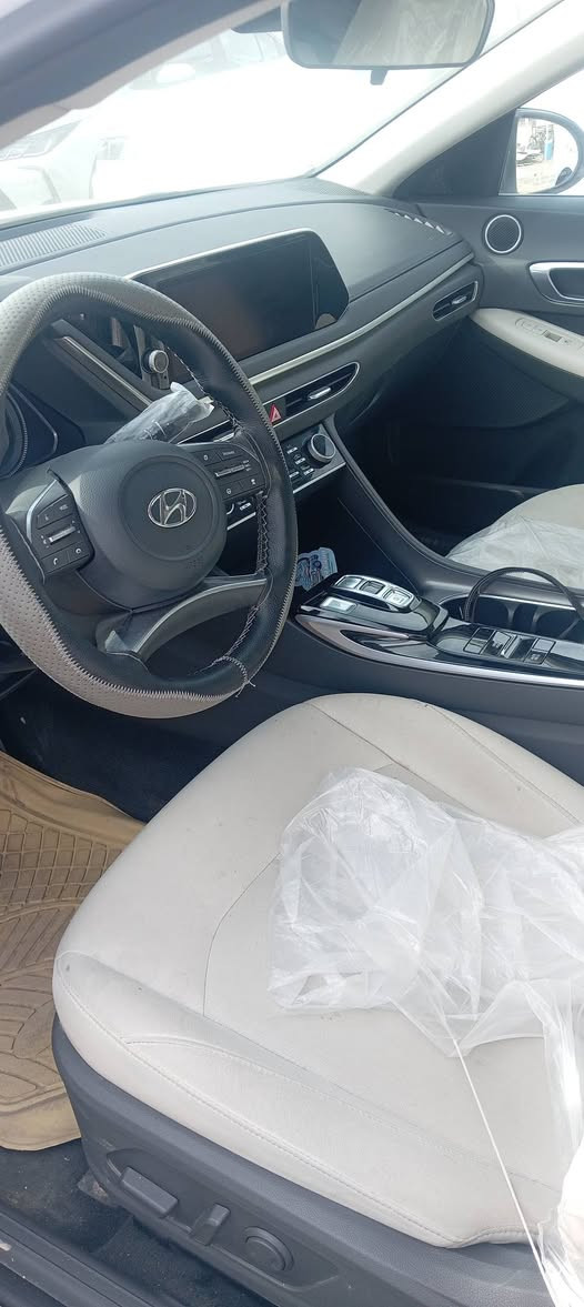 سوناتا وارد امريكي ٢٠٢٣ حادثه جاملغ خلفي جهة السايق فقط بصمه تشغيل عن بعد اريعة كامرات مكينه ٢٥٠٠ اللون ابيض رقم اربيل انكليزي تريد وكاله تريد مداور هزه جديده السعر ١٨٠ ت ***********
