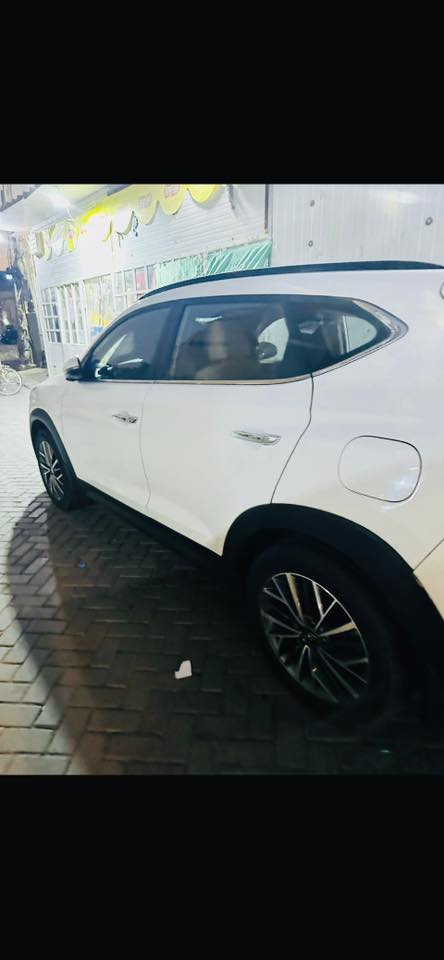 السلام عليكم سيارة توسان 2020 خليجي فول مواصفات 5 ويل كب بغداد باسمي تبديل بنيد وتصليح جاملغ السايق السياره خير من الله مال جناي مكاني بغداد م الصدر السعر  195 للبيع او مراوس النترا بيضاء نضيفه ***********
