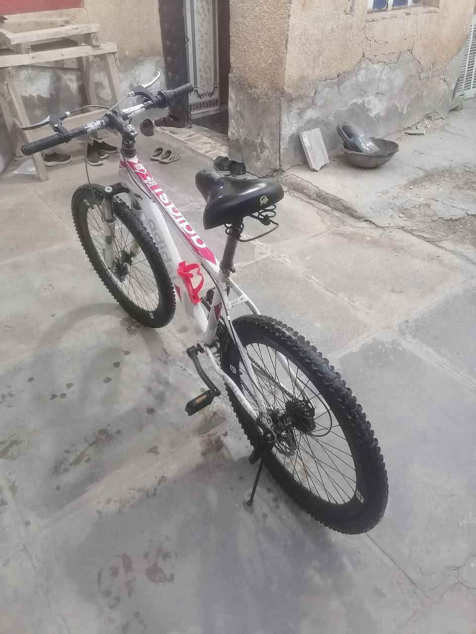 سلام عليكم باسكل جبلي حجم ٢٦ للبيع السعر ١٠٠ وبي مجال او امراوس اب باسكل بناتي العنوان الحسينيه راشديه شارع القاضي للاستفسار المراسلة على الخاص او المراسلة على رقم ***********
