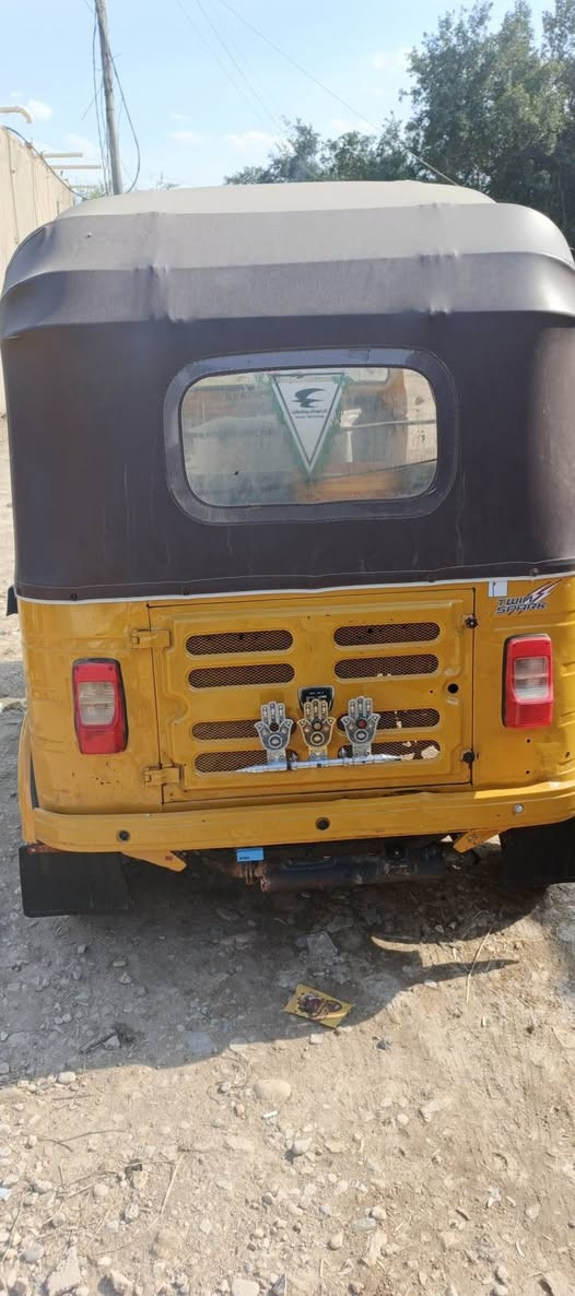 سلام عليكم ٢٠رقم واسط تجفيت شركه جديد كلجات جديد تخم تاير كبل لشارع ربع متذب عليه مكاني واسط كوت لمو شراي لا دك لا اتعبك ولا تعبني  سعر ٦و٨٠٠ وبيه مجال قليل ‏‪***********‬‏ خاص مغلق
