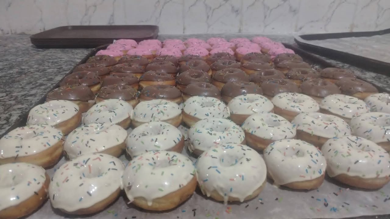 سلام عليكم خلفه صمون وجرك وفطائر وكب كيك ودونات وشعير وكرواسون بحاجه الى عمل تصال  على الرقم ***********
