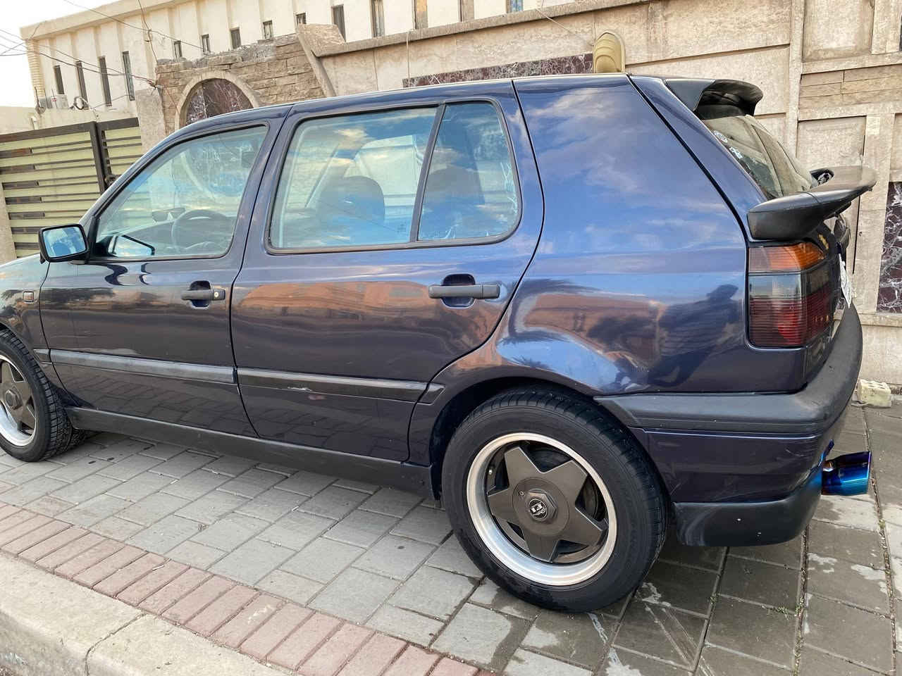 السلام عليكم كولف موديل 1992 للبيع
‎محرك حاويه جديد 1800

‎كير عادي

‎تبريد شغال 

‎حداديه كامله جديدة دبلات مع مشط ستيرن 

‎واتر بم جديد

‎راديتر جديد

‎تخم قوايش و رولات جديد

‎كلج كامل جديد

‎فايبرات عصا الكير

‎كويل ديلكو وإيرات بلك و بلكات جدد

‎ويل كب مميز حجم 15

‎عبوة فيت بم جديده

‎مراوح 6 سلندر

غرفة جديدة
‎دمام صوت قوي 

‎سنوية ب اسمي

‎بالمختصر سيارة كامله

‎السعر45 وبيها مجال 

‎مكاني بغداد حي القاهرة

‎***********

‎
