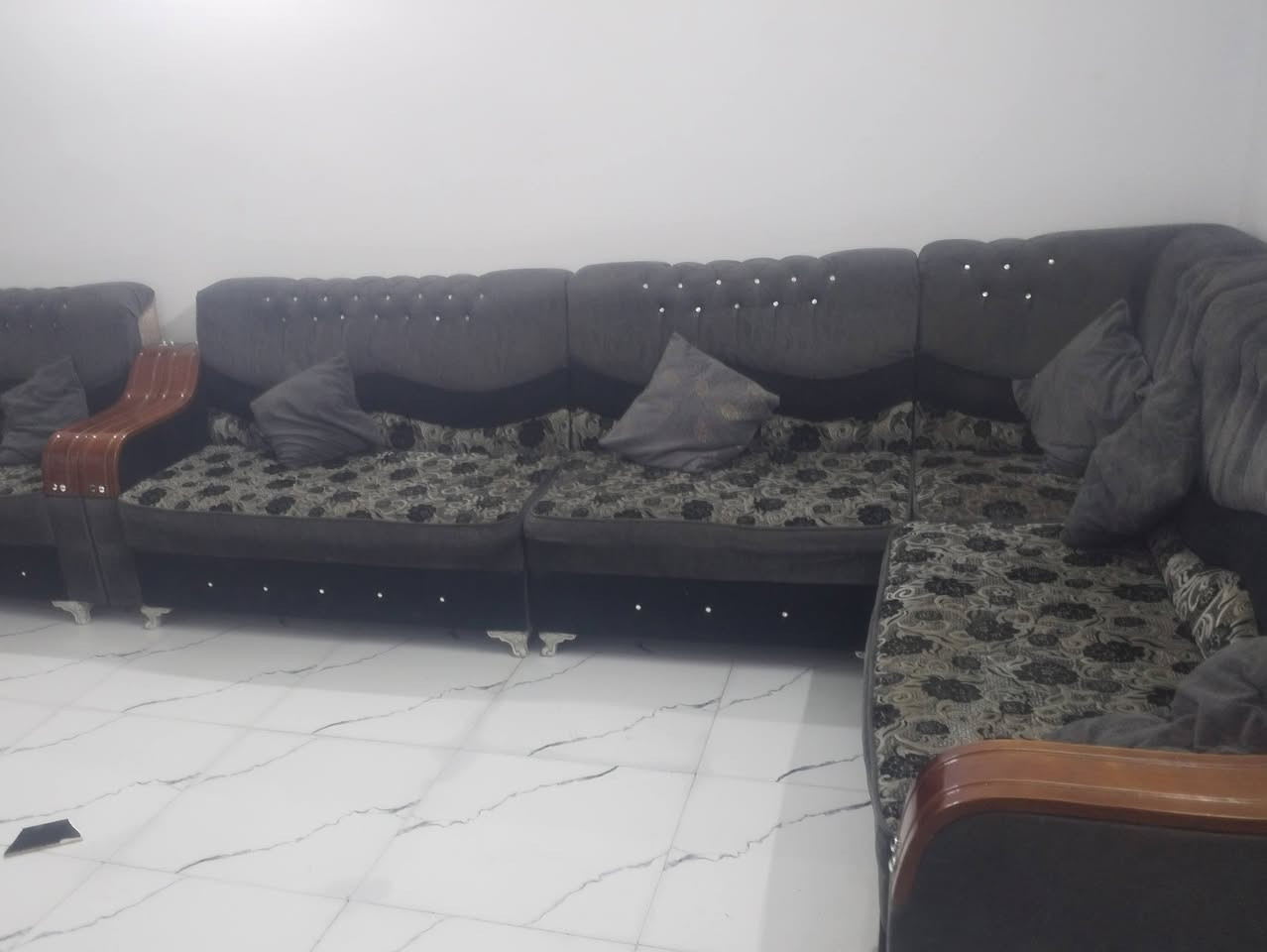 ديوان 10مقاعد للبيع سعره 175وبي مجال


**إذا كنت صاحب هذا الإعلان وتريد حذفه لأي سبب، رجاءا أرسل رسالة إلى الدعم الفني**