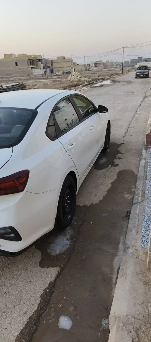 السلام عليكم سيارة كيه فورتي موديل 2021مريكي حادث بابين صفحت السايق مكينه 2000دوش كير عادي  كير و مكينه كفاله حداديه بلادي مال شركه سيارة نضيفه رقمه بغداد معوقين سعر سياره 128وبه مجال العنوان ميسان استفسار رقمي ***********
