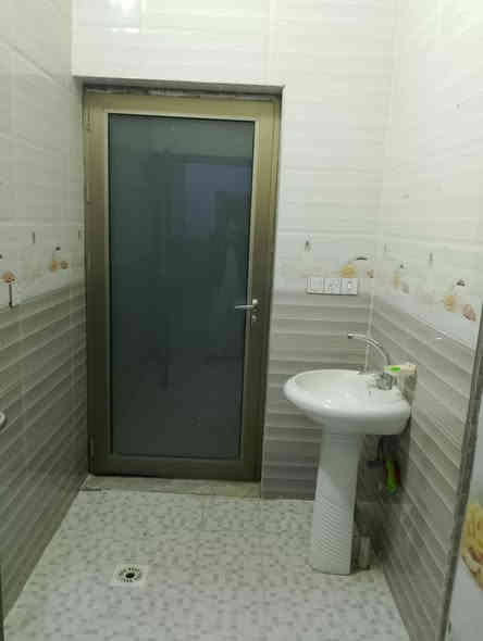 دار للأيجارمساحة/200/متر الطابق الأول فقط 
عنوان: القادسية الثانية تقاطع أبو خطاب 
محتويات الدار: استقبال،ومطبخ،وهول،وغرفتين نوم،وصحيات
مواصفات: سيراميك،وسقف ثانوي 
ايجار الدار:٤٠٠ ألف قفله مطلوب عائلة موظفة حصراً 
للاستفسار مراجعة مكتب النورين للعقارات والمقاولات أو الاتصال على الارقام التالية:***********واتسأب
