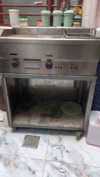 غراض مطعم للبيع شوايه وميز وشوايه بركر كلهن جدد متروكات عزلت ل مطعم وم...