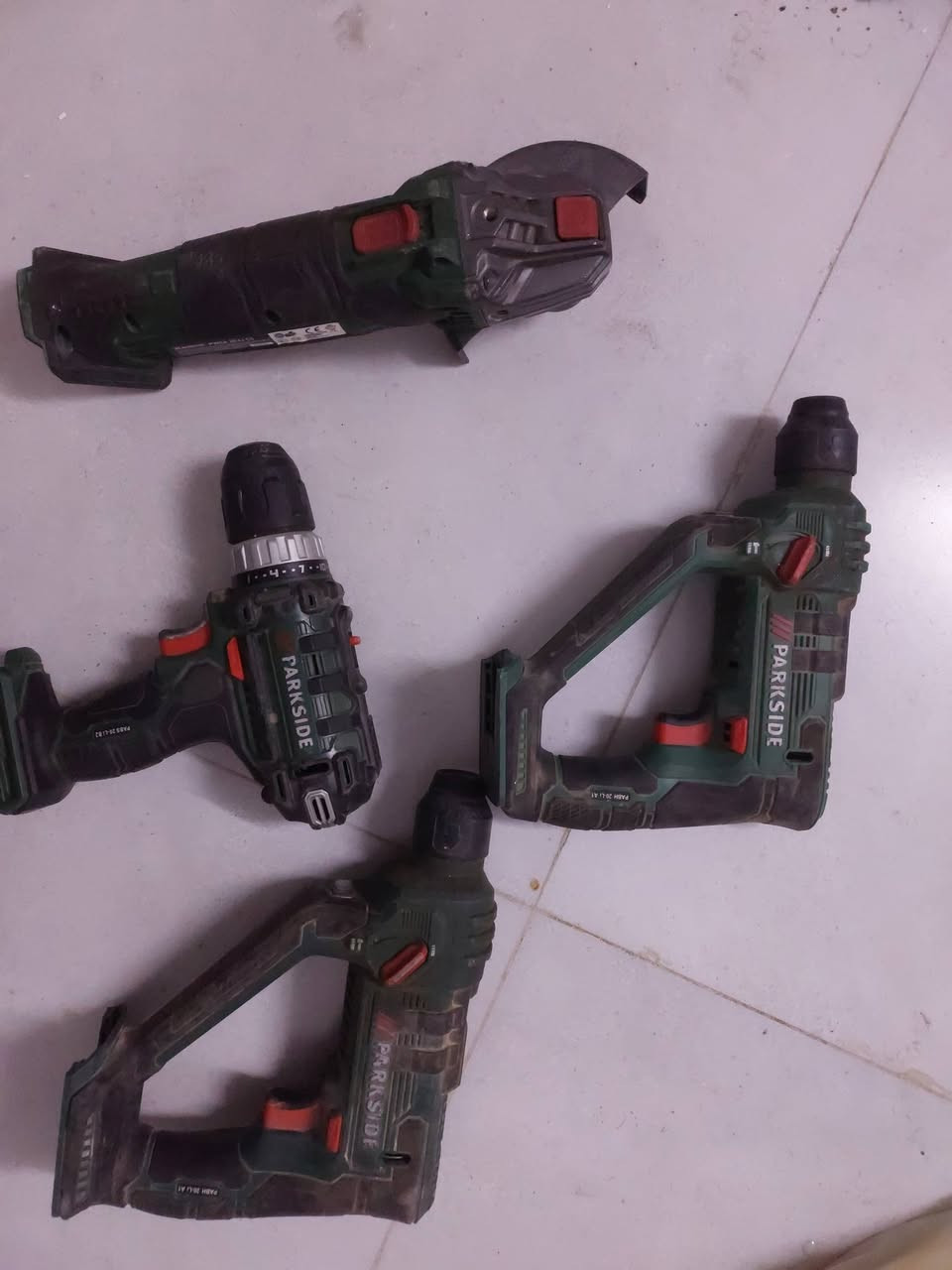 سلام عليكم دريلات همر ٢ جيل قديم شغالات كفاله كوسرا تشتغل وتطفه ودريل الزغير طافي هم جيل قديم كلهن ب ٣٥ مع التوصيل بغداد الزعفرانيه  ***********
