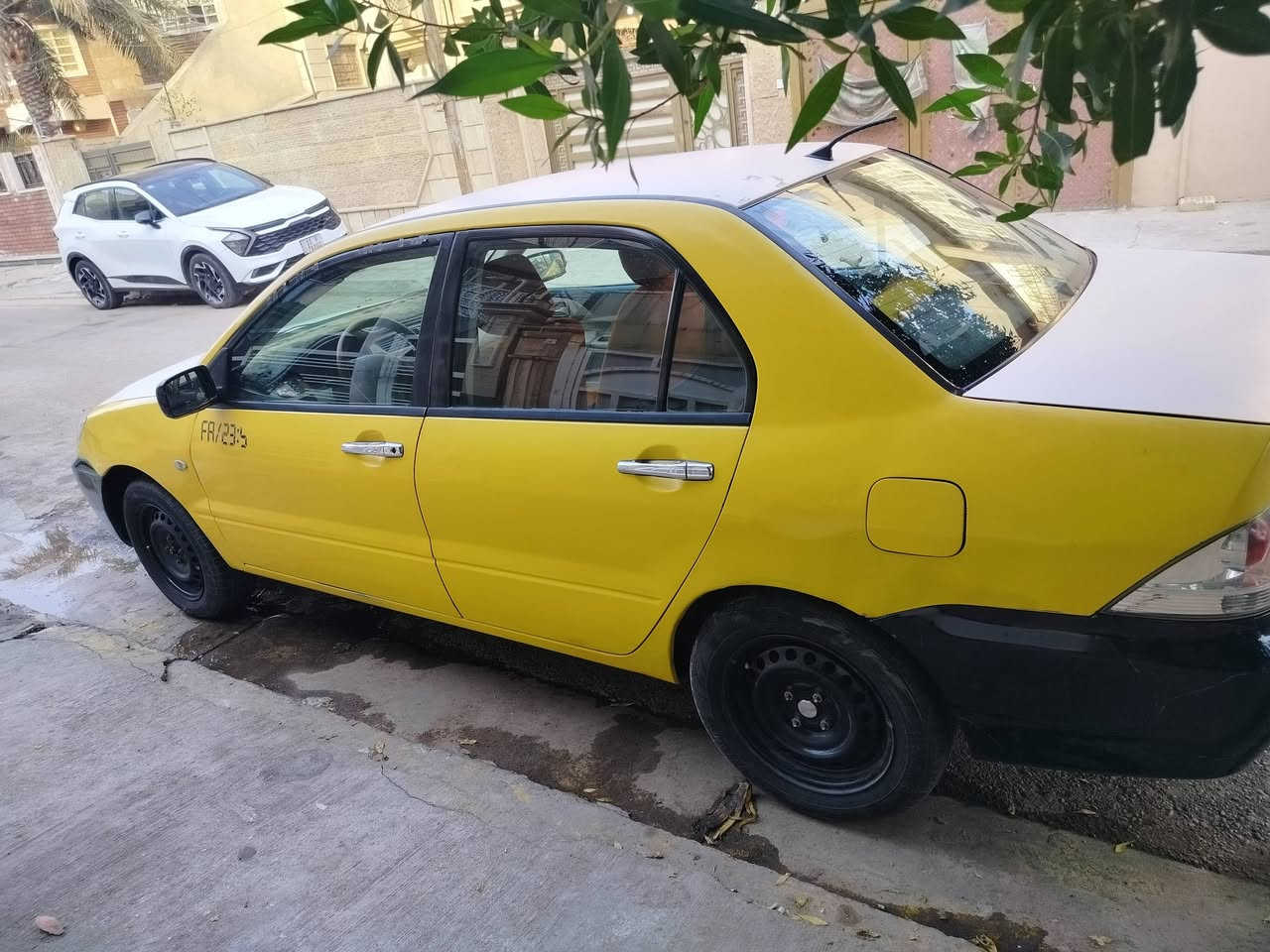 السلام عليكم:نهنئكم بحلول العام الجديد...سيارة لانسر (2011/بغداد)باسمي ،سنويه مضى عليها شهر تقريبا ،محرك(2000)(اوتوماتيك)سيارة مابيها صبغ ،طخطخات بسيطه وكما موضح بالسونار ،تدفئه تبريد شغال گير محرك خير من الله ،تحتوي على زوج تايرات جدد،وزوج تايرات مستعمل ،بس يمشي شغل ،كهربائيات كامله ،تحتوي على منظومة غاز تحتاج تصليح بسيط ،المكان البلديات.السعر (78),الرجاء الرجاء الذي لايرغب ،ليعبر المنشور ،غير متواجد عل الفيس ،اتصال او واتساب (***********)..نتمنى التوفيق للجميع وكل عام وانتم بخير...
