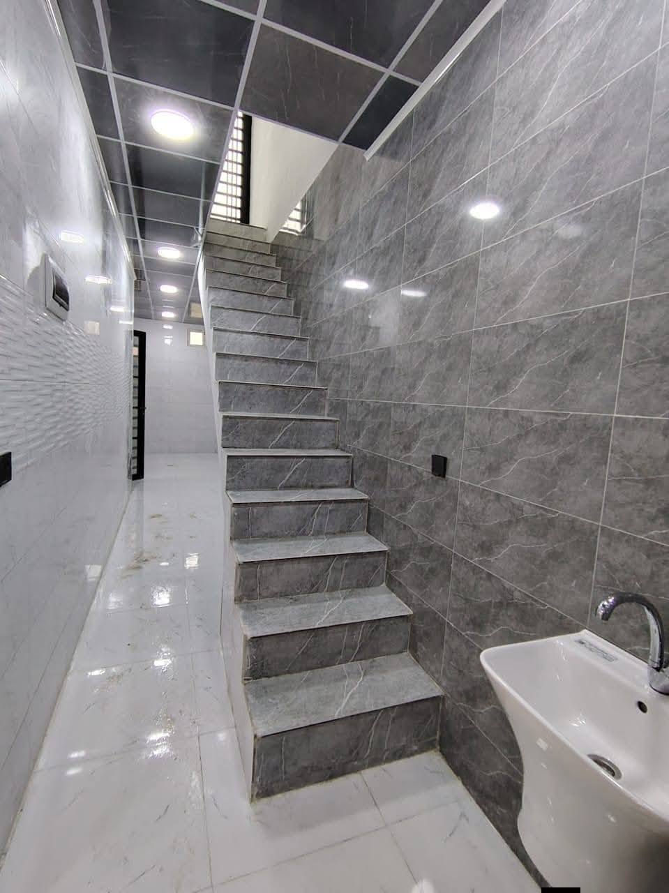 للبيع للبيع للبيع 
دار سكني سند طابو في حي السماح ال ٩٠
 قرب مدرسة صناع الحياة
المساحة ١٠٠م طابق واحد بناء حديث تسليم مفتاح
غرفة نوم وهول واستقبال ومطبخ وصحيات وكراج وبيتونة
السعر ٧٥ مليون
للإستفسار الاتصال
***********
***********
مراجعة مكتب عمار الهزاع لتجارة العقارات الكائن في حي السماح سايدين بانزيخانة المشاعل قرب جامع طه
