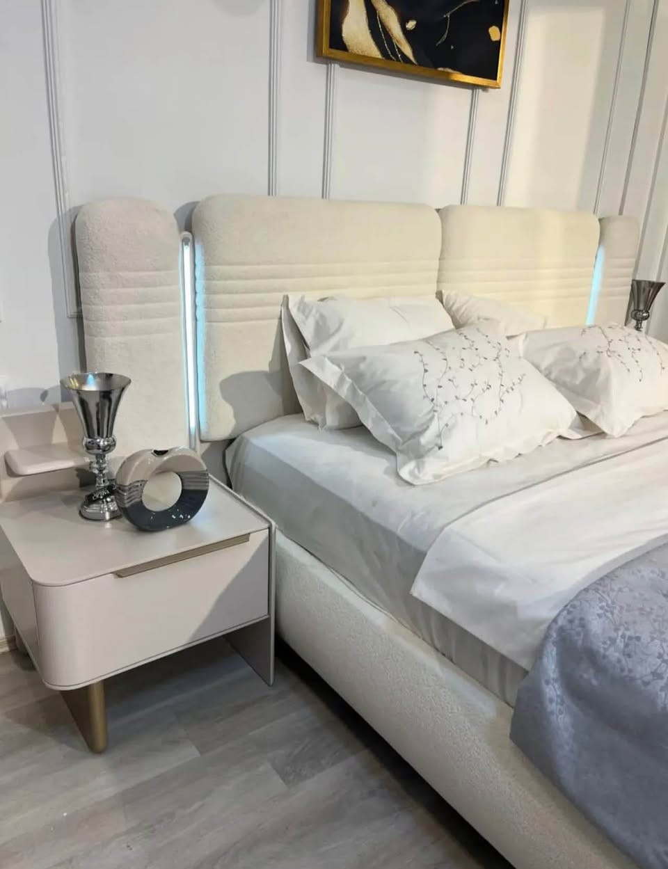 العنوان: شقة مفروشة للإيجار - الكرادة خارج 🏢✨
متوفرة الآن شقة مؤثثة بالكامل (VIP) وبنظام إيجار مرن حسب رغبتكم:
🔹 ساعات
🔹 ليالي (مبيت)
🔹 يومي
مميزات الشقة:
✅ نظافة تامة واهتمام عالي بالتفاصيل.
✅ أمان عالي وخصوصية تامة.
✅ منطقة هادئة جداً وموقع مميز (الكرادة خارج).
📞 للحجز والاستفسار:
تواصلوا معنا عبر الخاص أو واتساب: *********** بغداد, العراق
