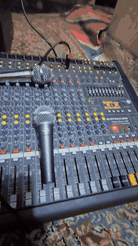 السلام على الحسين وعلى علي بن الحسين وعلى اولاد الحسين سستن كامل للبيع...