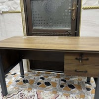 ميز مكتبي • كرسي مكتبي • موصل الايسر دوميز